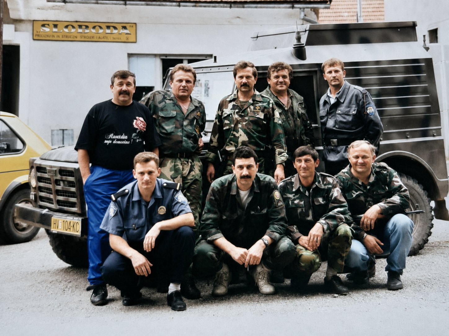 Brinje, ispred Brace Jelačića, 1992