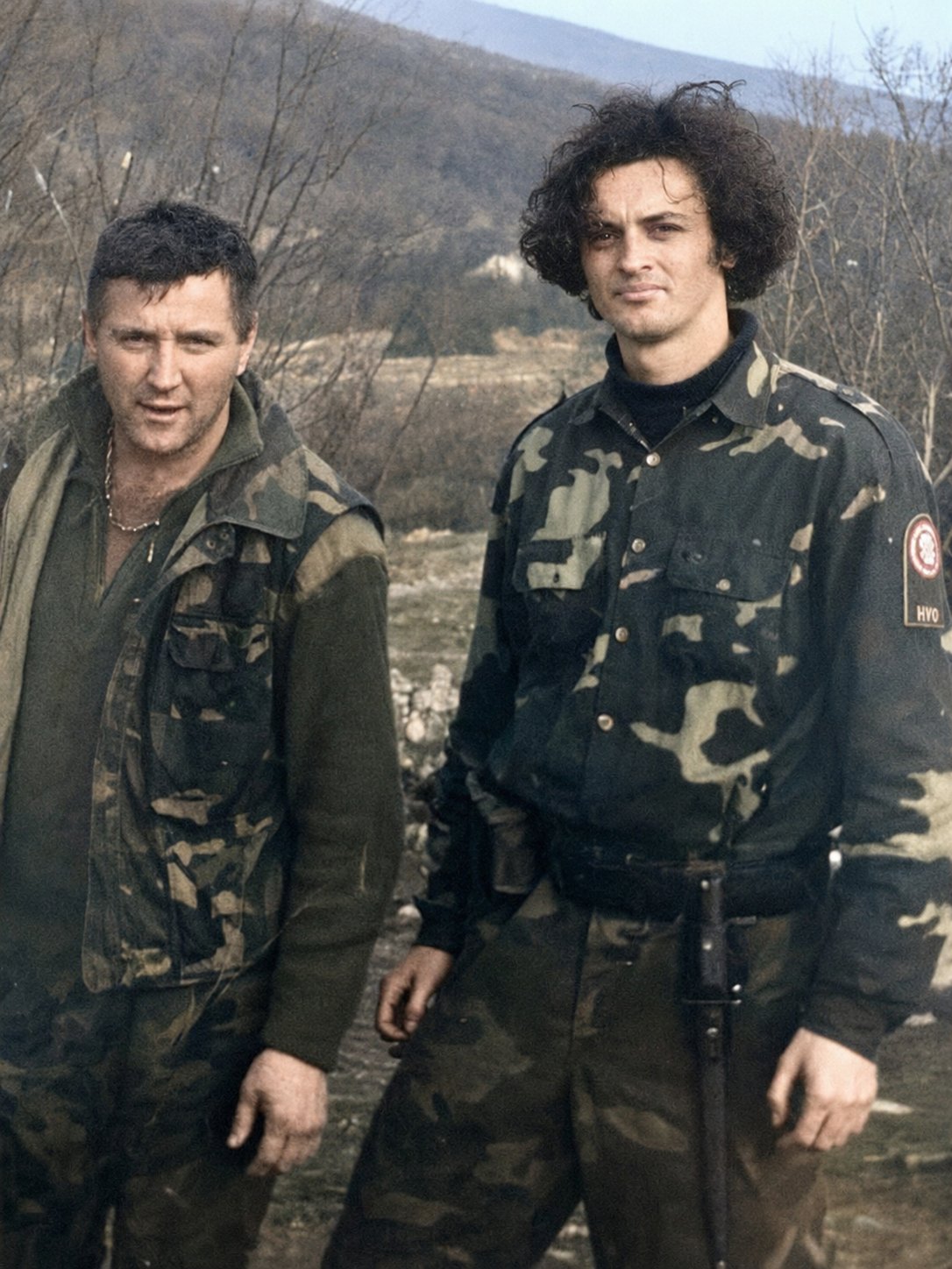 Dvije legende brinjskog kraja. Pokojni Ivica Šebalj, boksač, rođen u Velikom kutu, prvak Hrvatske u srednjoj kategoriji 1982. godine i poznati hrvatski književnik Damir Karakaš iz Plašcice. Letinac, 1992.